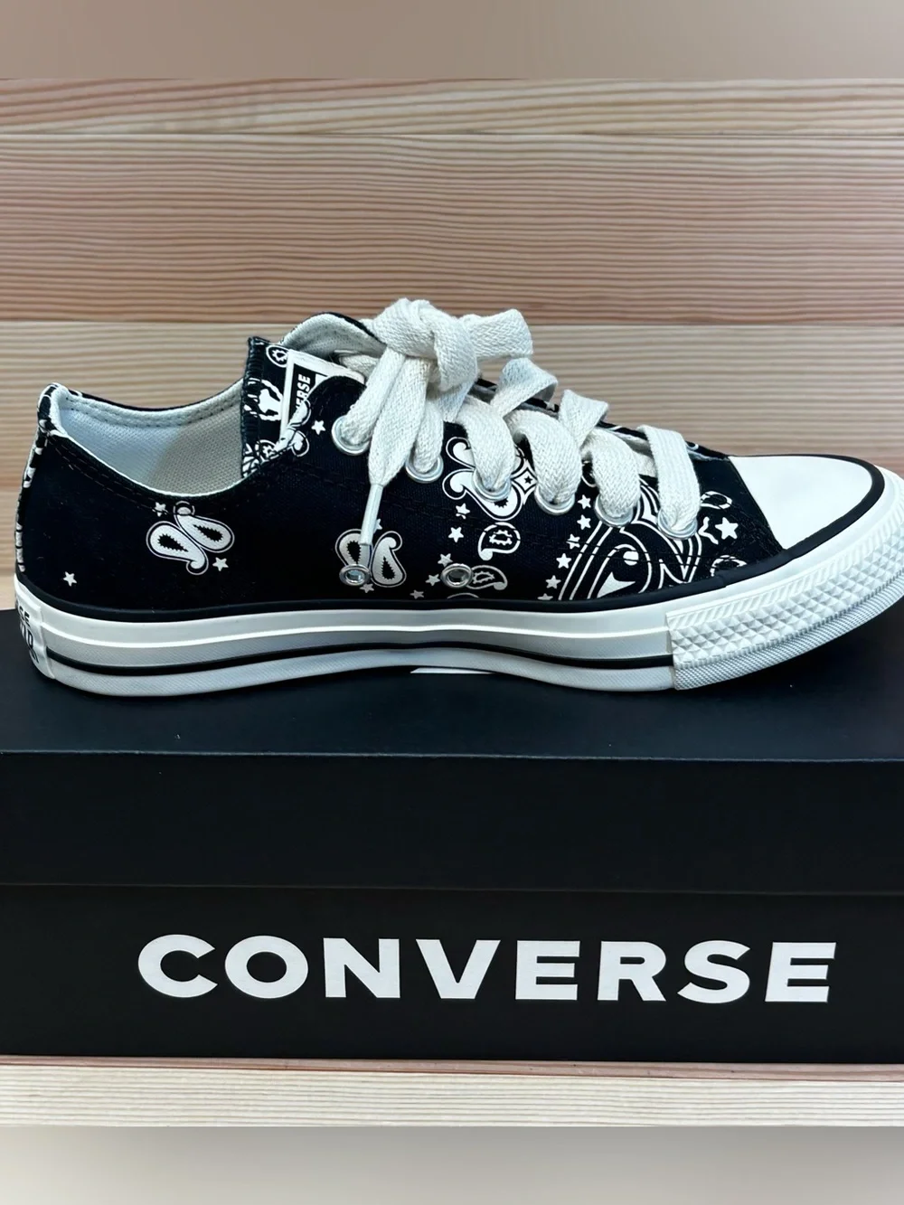 Converse Chuck Taylor All Star Low‎ ‘Paisley’ A15812F Woman’s Sz 6.5